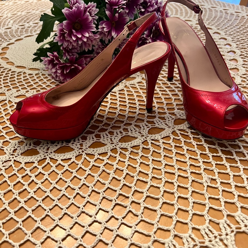 Stuart Weitzman - Picture 2 of 3